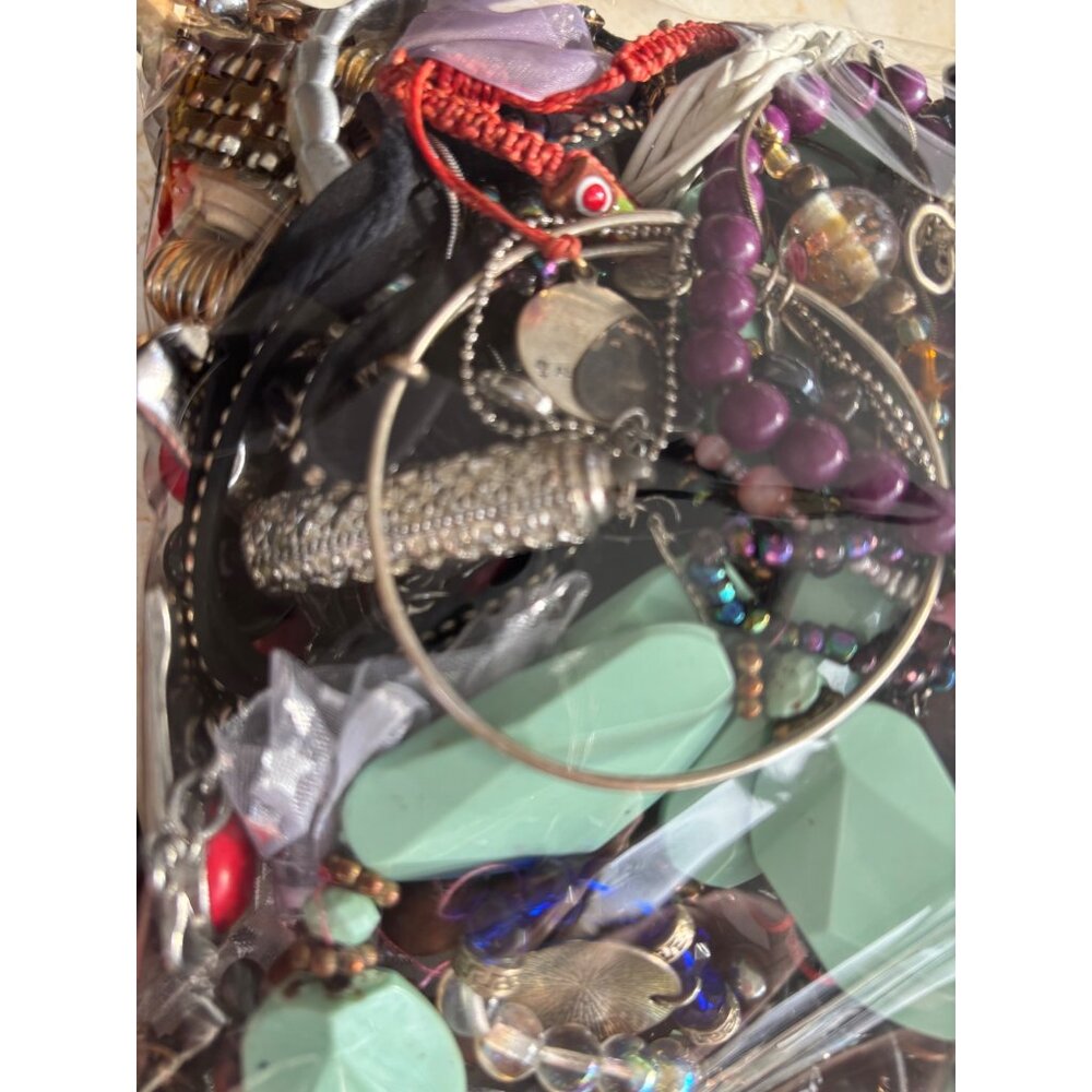4.1 pounds Mixed Jewelry Lot With Beaded Necklaces Bracelets & Earrings Assortme - Picture 6 of 14